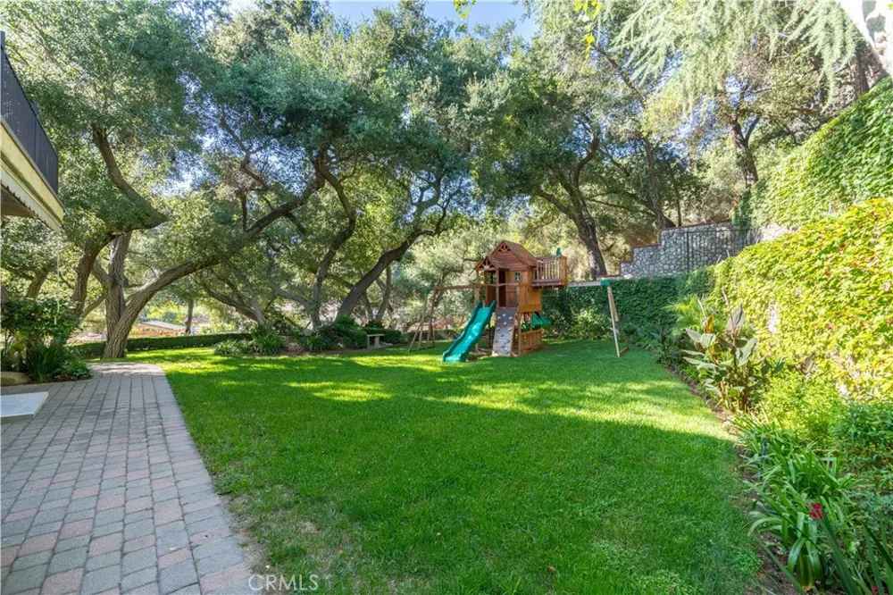 375 Berkshire Avenue La Canada Flintridge, CA 91011