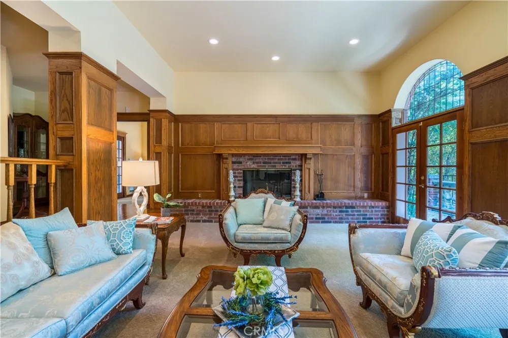 375 Berkshire Avenue La Canada Flintridge, CA 91011