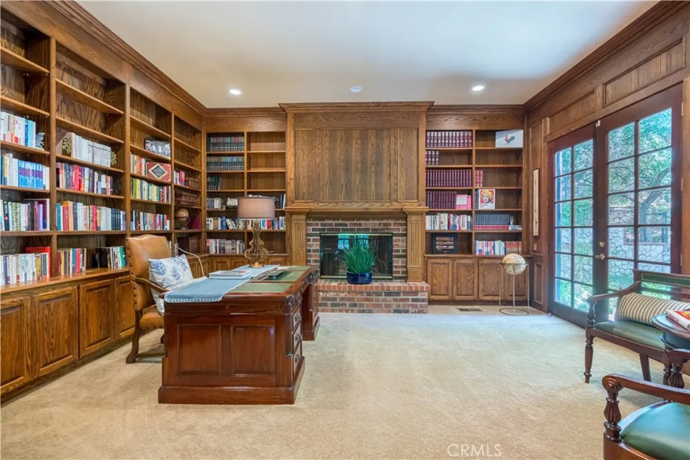 375 Berkshire Avenue La Canada Flintridge, CA 91011