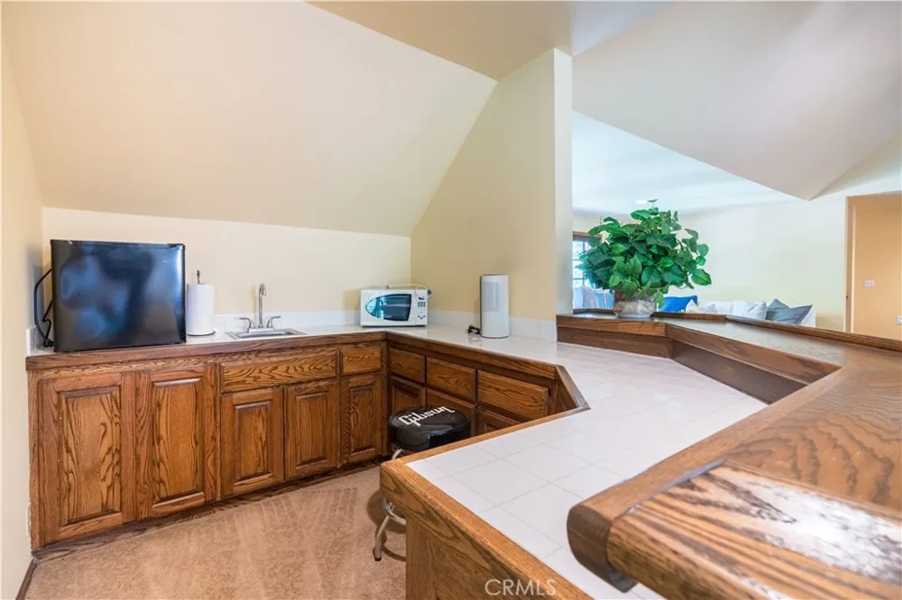 375 Berkshire Avenue La Canada Flintridge, CA 91011