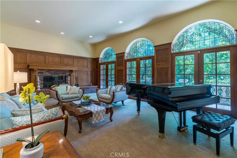 375 Berkshire Avenue La Canada Flintridge, CA 91011
