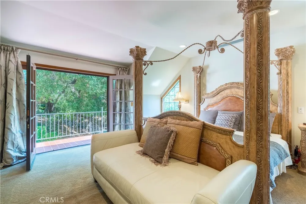 375 Berkshire Avenue La Canada Flintridge, CA 91011