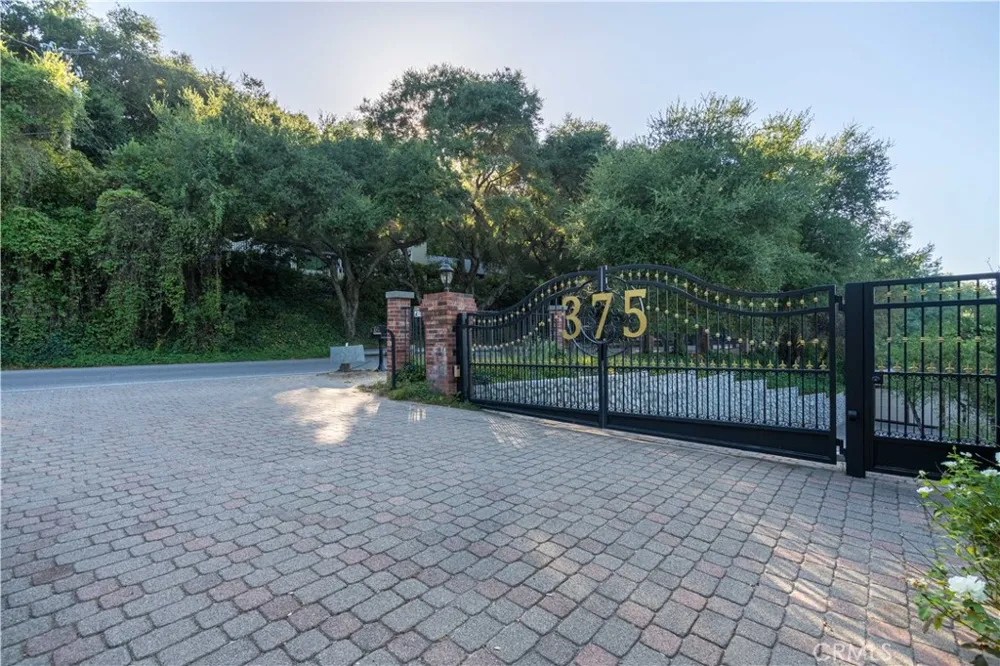 375 Berkshire Avenue La Canada Flintridge, CA 91011