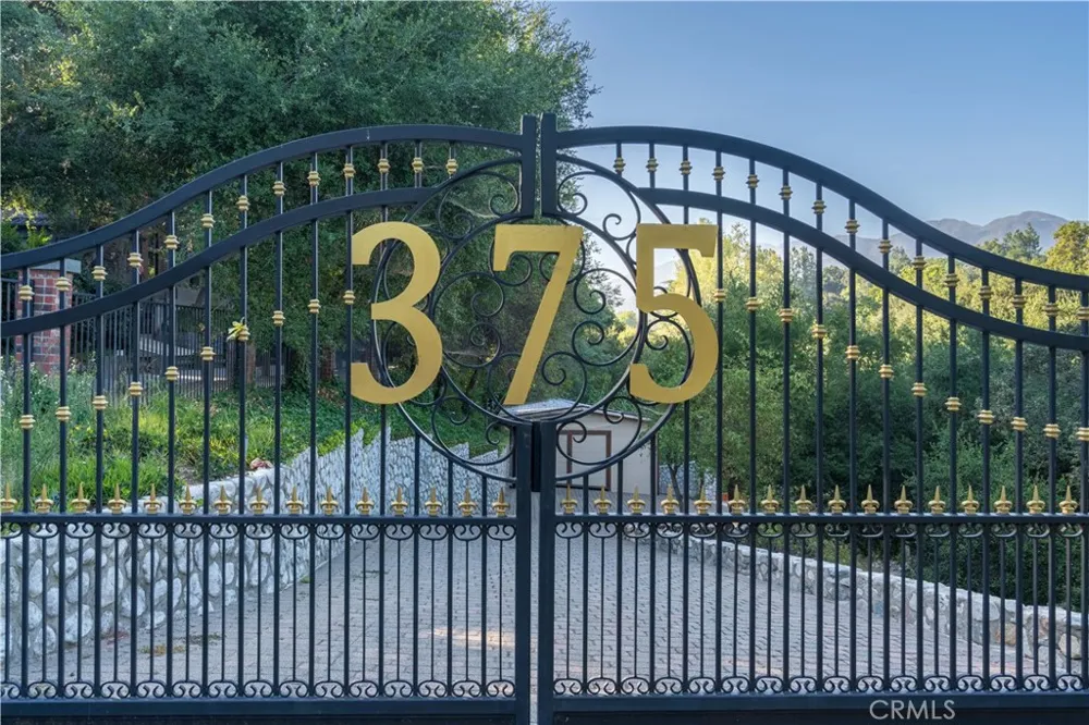 375 Berkshire Avenue La Canada Flintridge, CA 91011