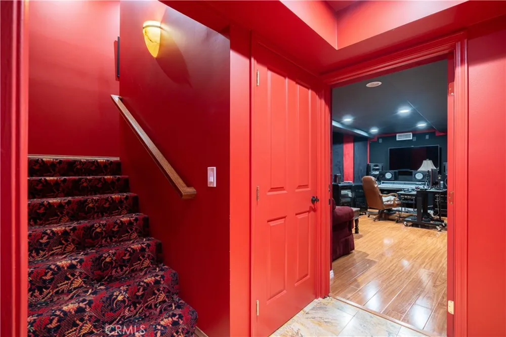 375 Berkshire Avenue La Canada Flintridge, CA 91011