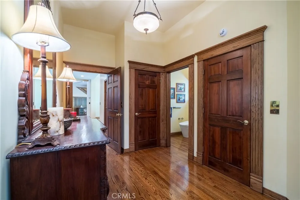 375 Berkshire Avenue La Canada Flintridge, CA 91011