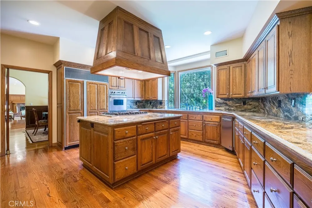 375 Berkshire Avenue La Canada Flintridge, CA 91011