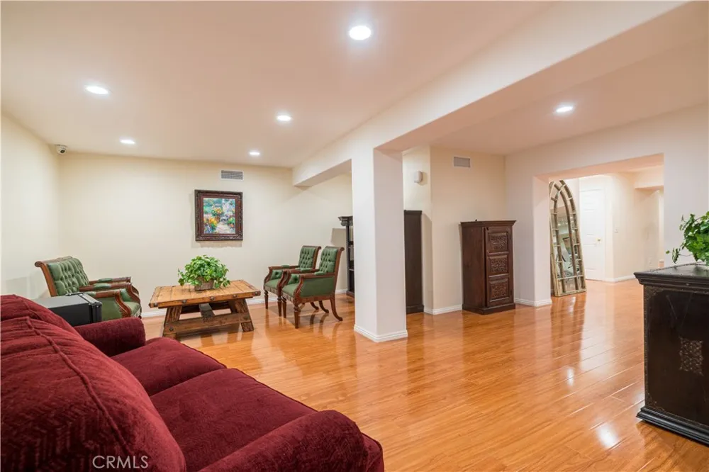 375 Berkshire Avenue La Canada Flintridge, CA 91011