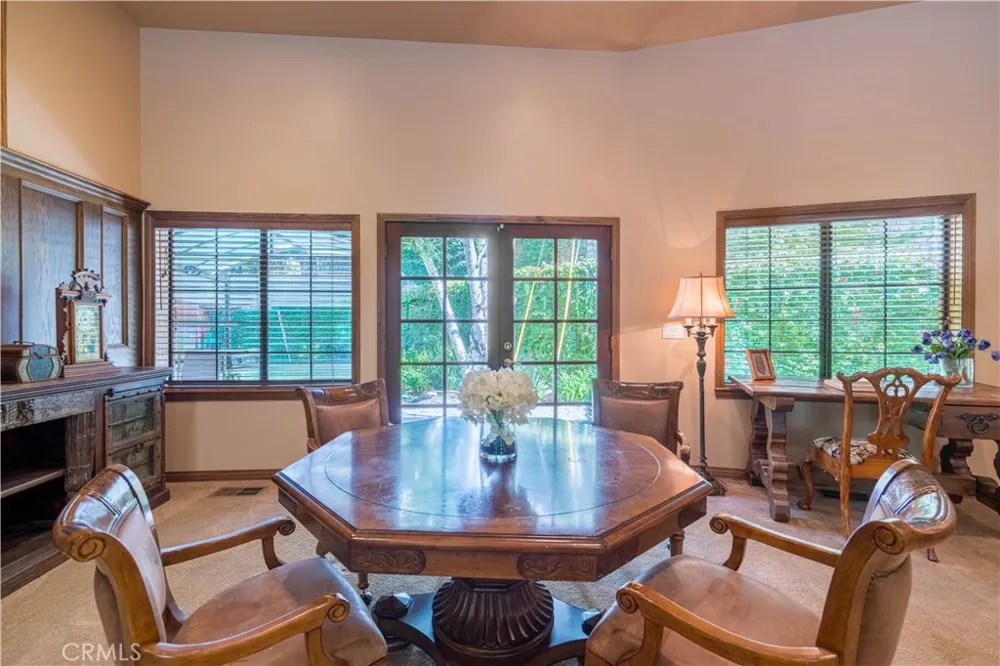 375 Berkshire Avenue La Canada Flintridge, CA 91011