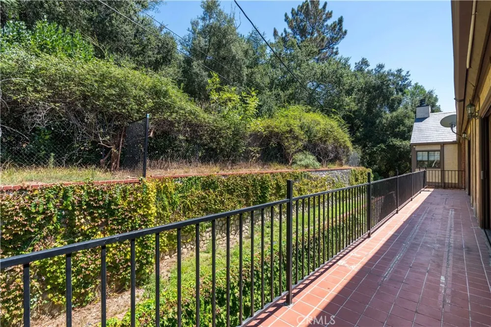 375 Berkshire Avenue La Canada Flintridge, CA 91011