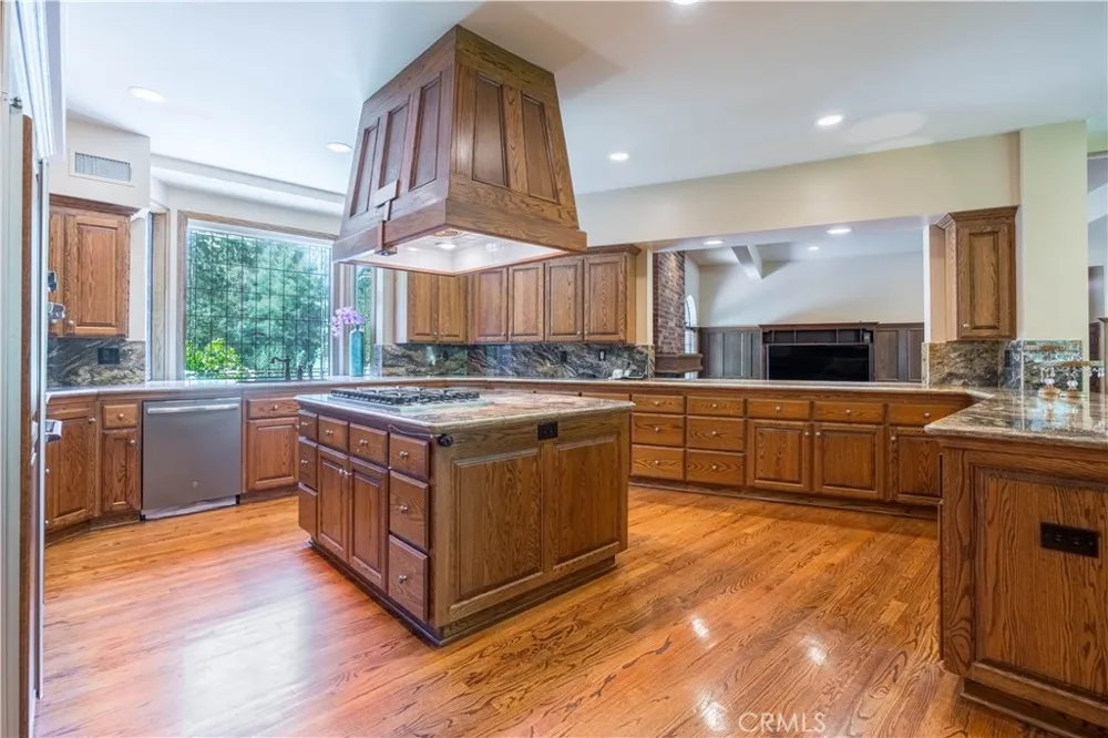 375 Berkshire Avenue La Canada Flintridge, CA 91011