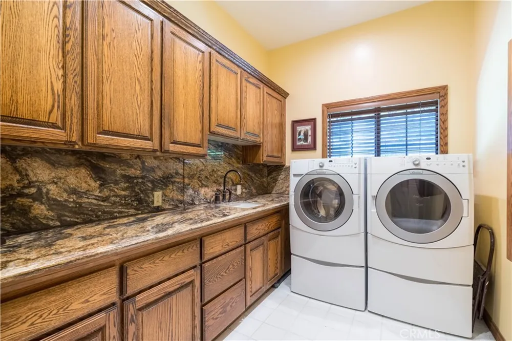 375 Berkshire Avenue La Canada Flintridge, CA 91011