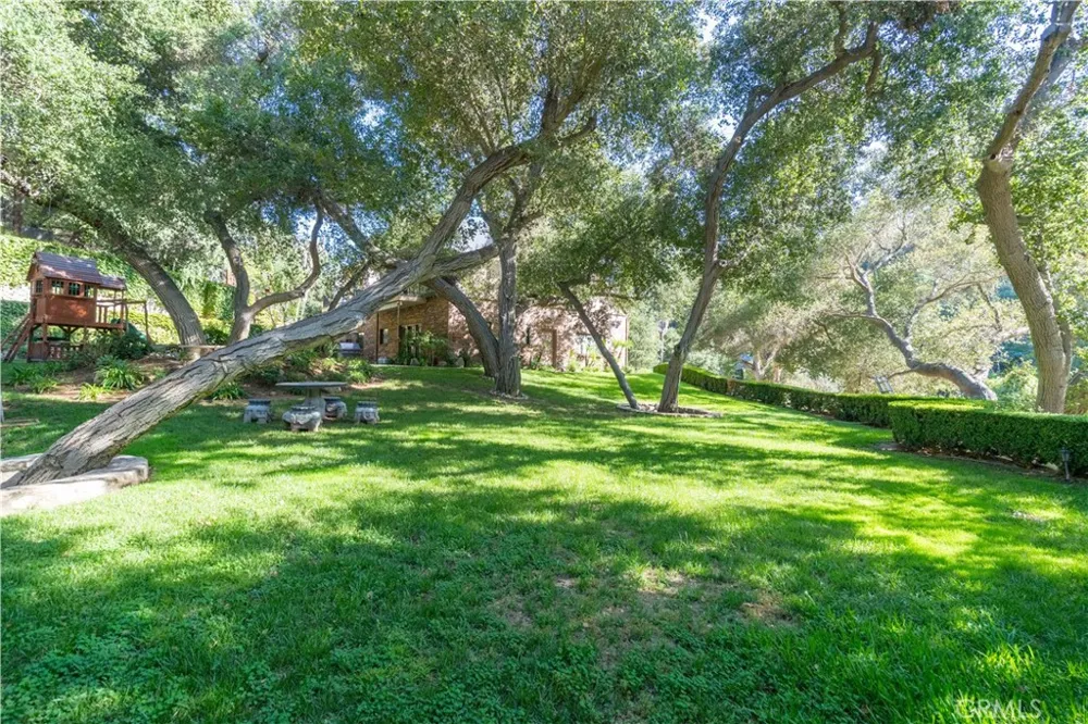 375 Berkshire Avenue La Canada Flintridge, CA 91011