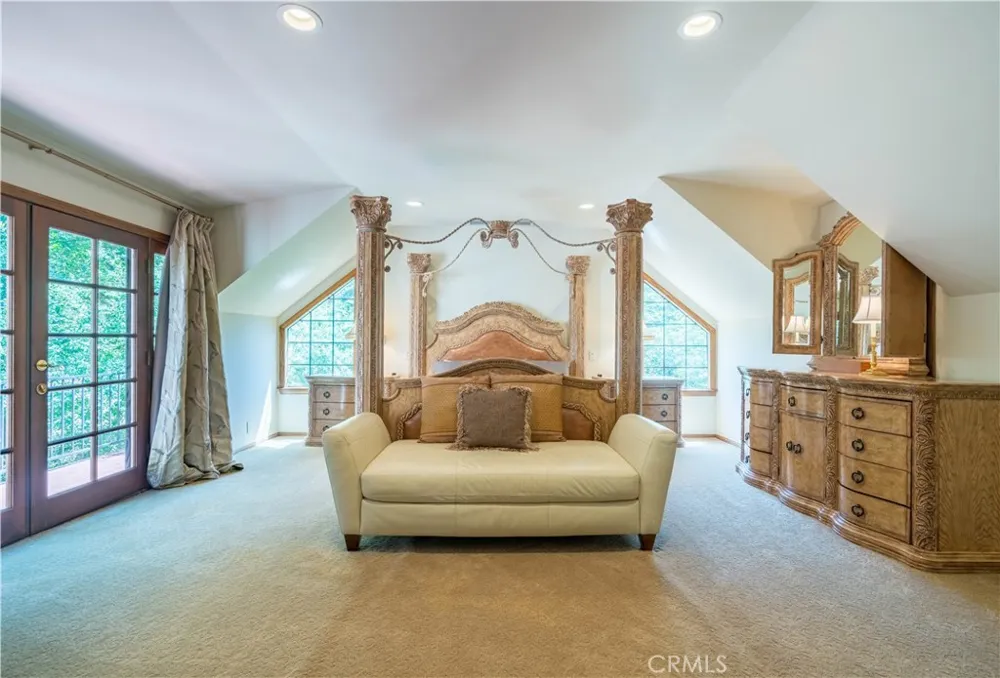 375 Berkshire Avenue La Canada Flintridge, CA 91011