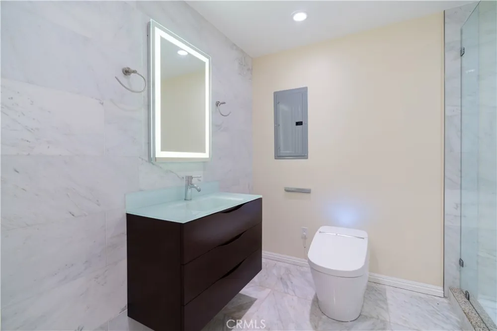 375 Berkshire Avenue La Canada Flintridge, CA 91011