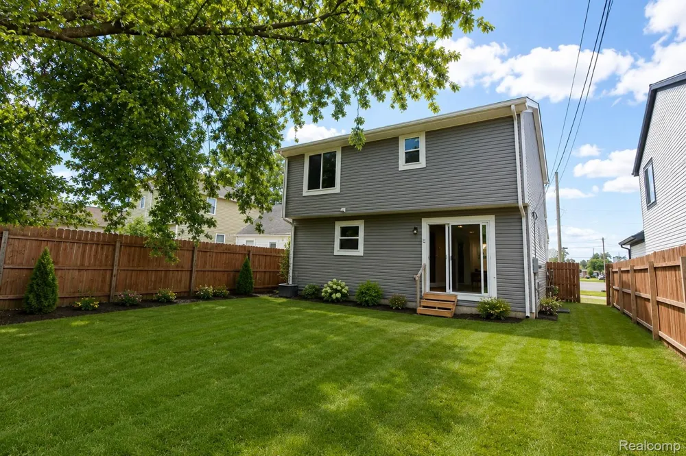 1761 E George Avenue Hazel Park City, MI 48030