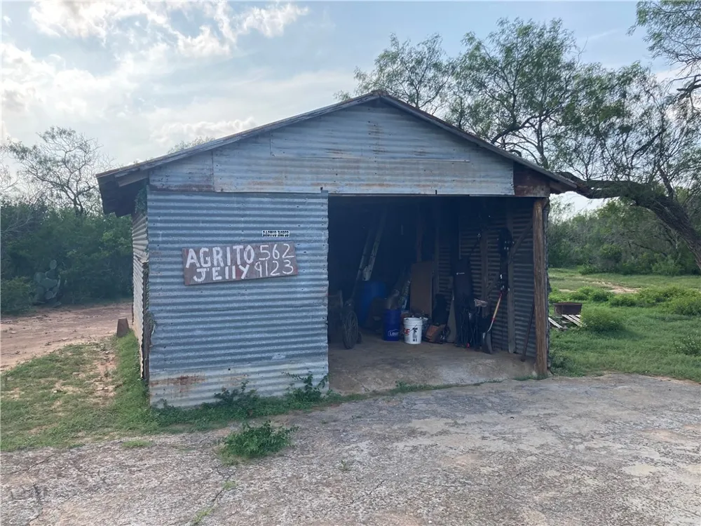 101 CR 101 San Diego, TX 78384