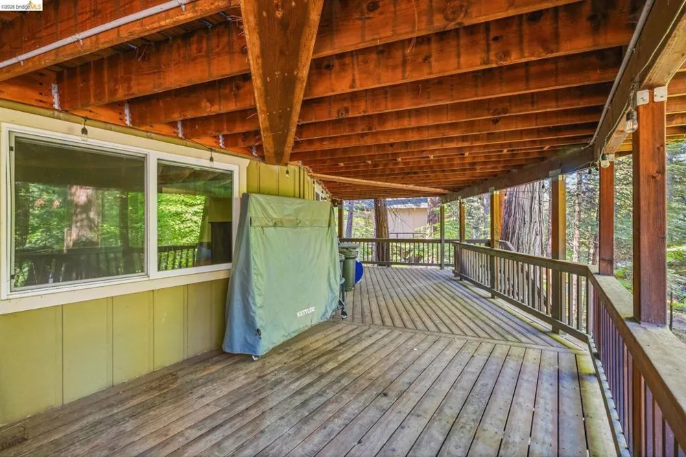 25209 E Jordan Way Long Barn, CA 95335