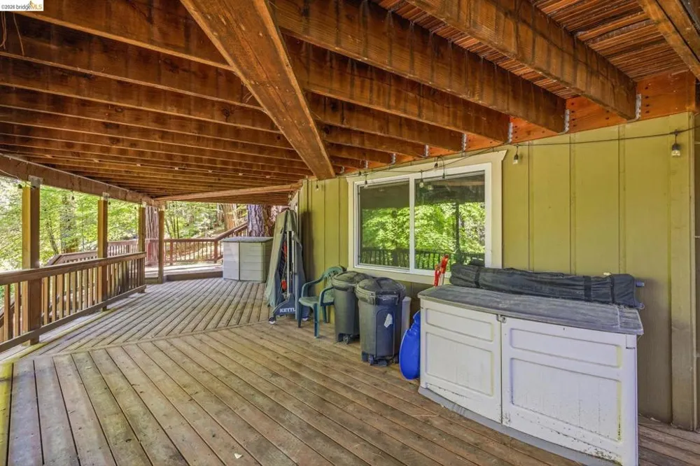25209 E Jordan Way Long Barn, CA 95335