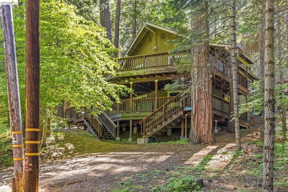 25209 E Jordan Way Long Barn, CA 95335
