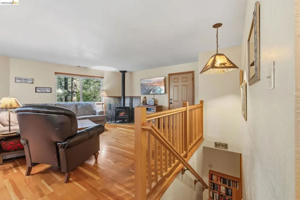 25209 E Jordan Way Long Barn, CA 95335