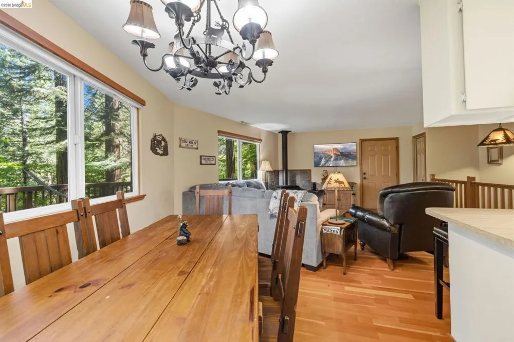 25209 E Jordan Way Long Barn, CA 95335