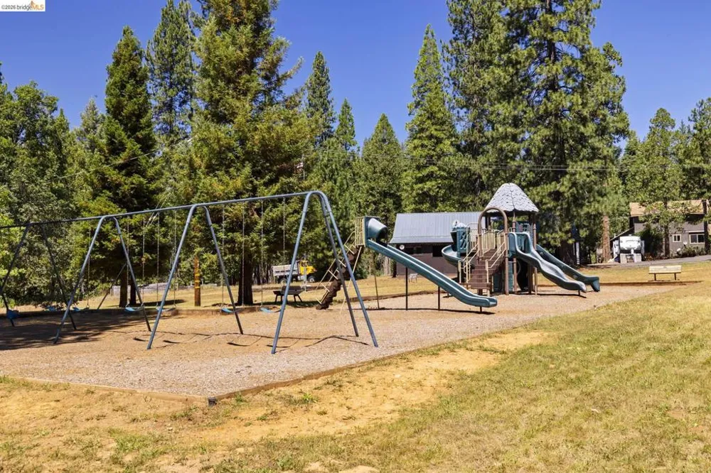 25209 E Jordan Way Long Barn, CA 95335