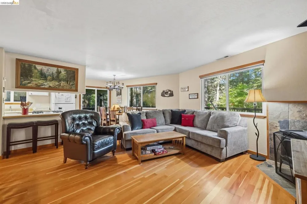 25209 E Jordan Way Long Barn, CA 95335