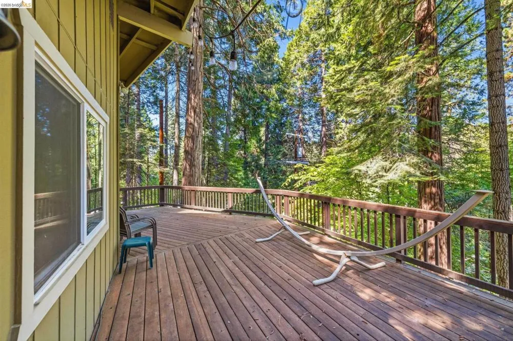 25209 E Jordan Way Long Barn, CA 95335