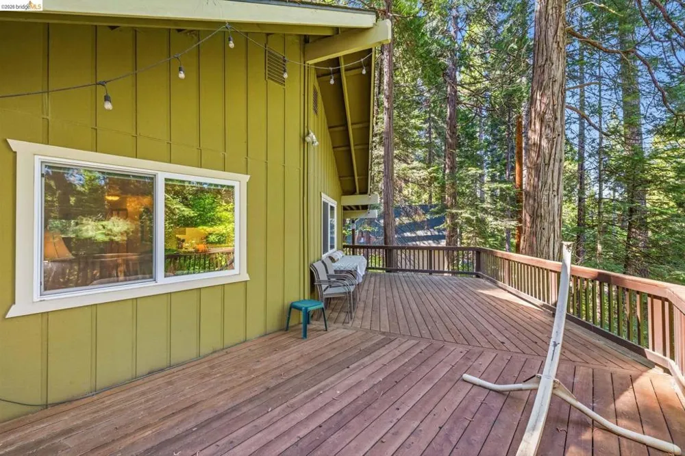 25209 E Jordan Way Long Barn, CA 95335