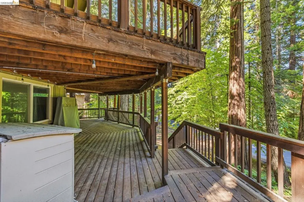 25209 E Jordan Way Long Barn, CA 95335