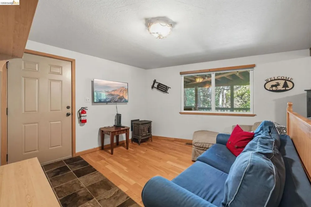 25209 E Jordan Way Long Barn, CA 95335