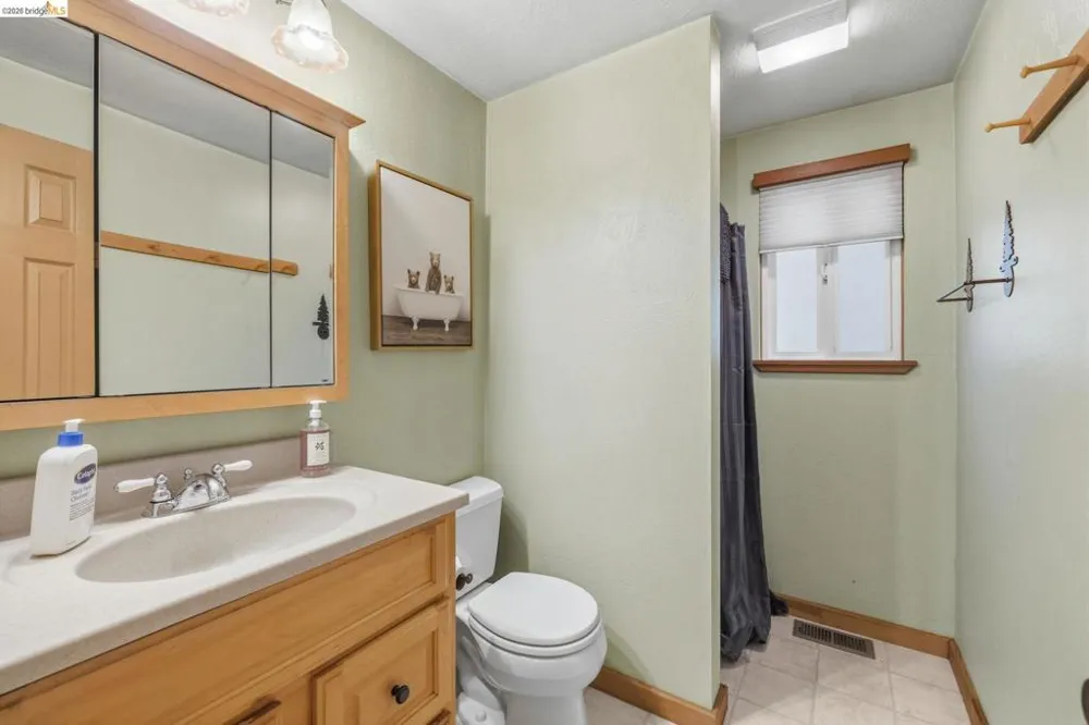 25209 E Jordan Way Long Barn, CA 95335