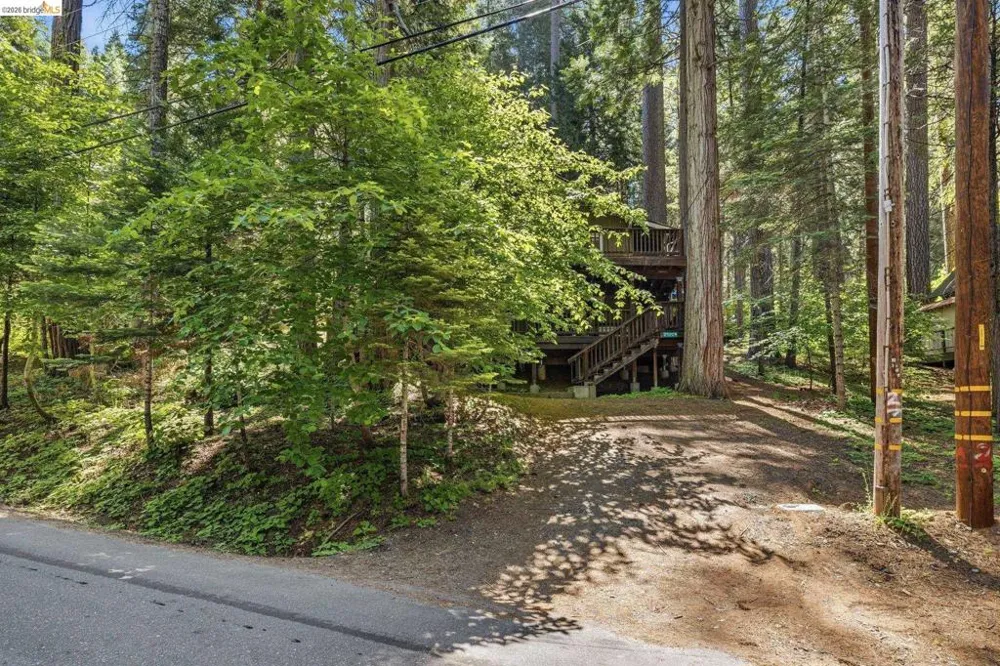 25209 E Jordan Way Long Barn, CA 95335