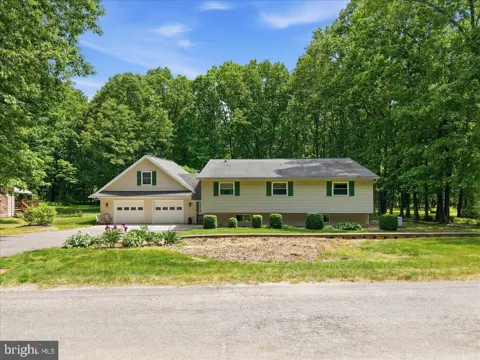 209 E MANOR LANE