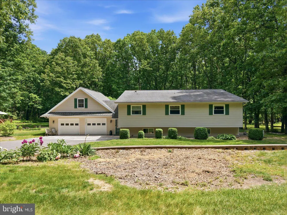 209 E MANOR LANE Lehighton, PA 18235