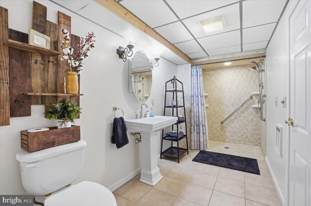 209 E MANOR LANE Lehighton, PA 18235