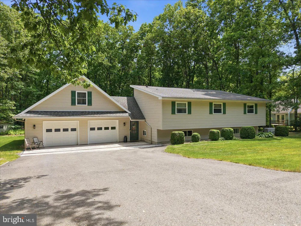 209 E MANOR LANE Lehighton, PA 18235