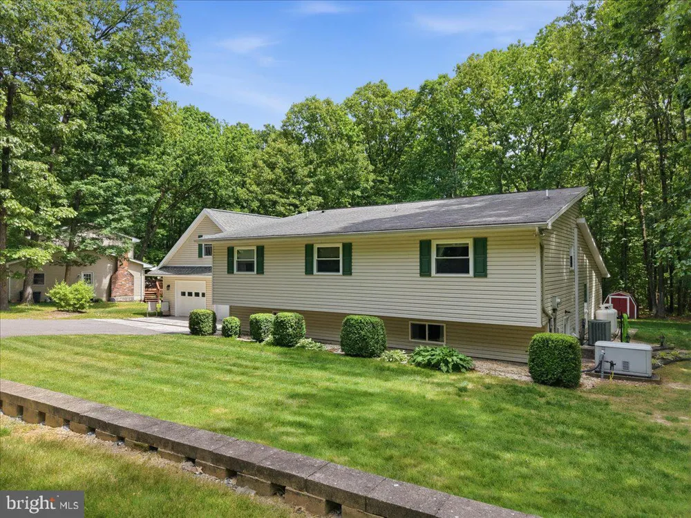 209 E MANOR LANE Lehighton, PA 18235