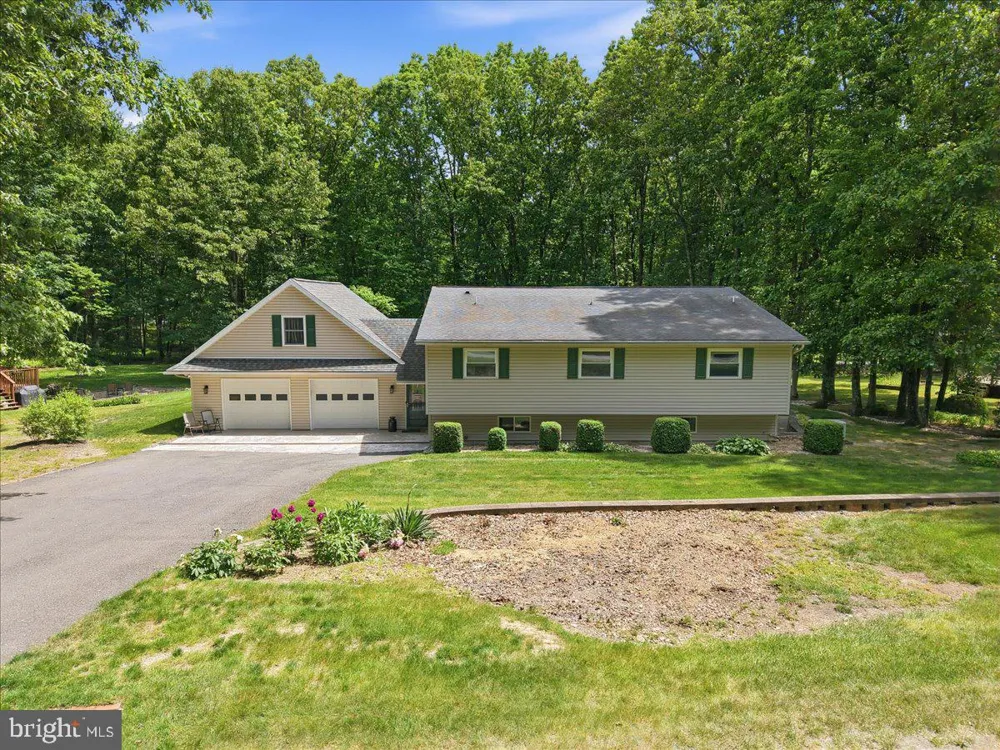 209 E MANOR LANE Lehighton, PA 18235