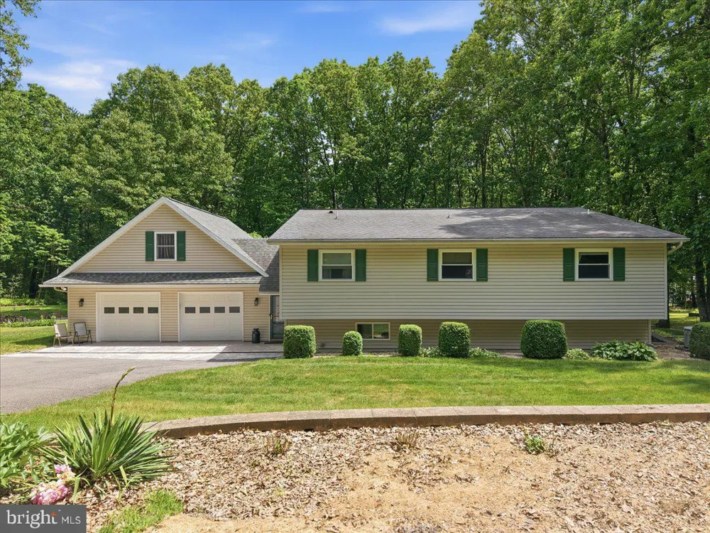 209 E MANOR LANE Lehighton, PA 18235