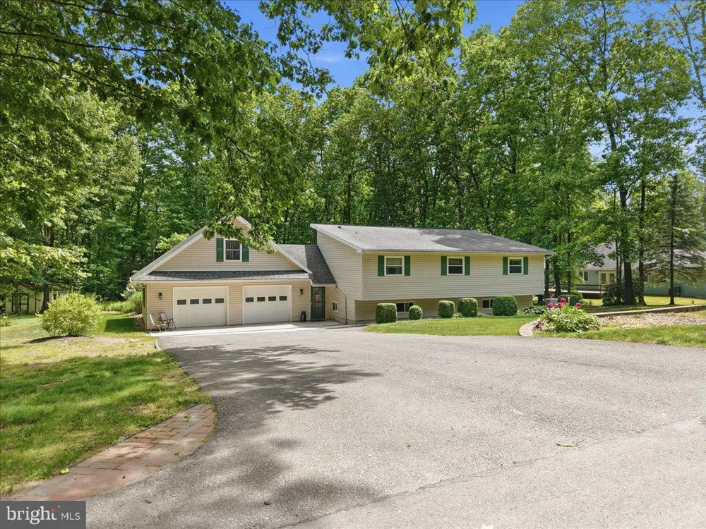 209 E MANOR LANE Lehighton, PA 18235