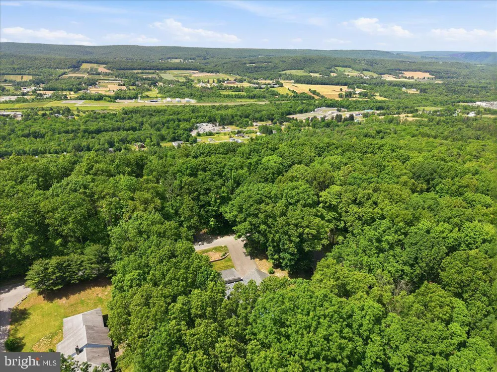209 E MANOR LANE Lehighton, PA 18235