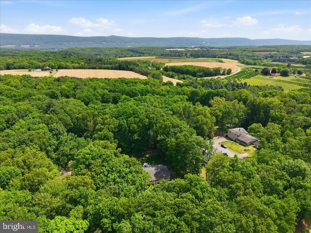209 E MANOR LANE Lehighton, PA 18235