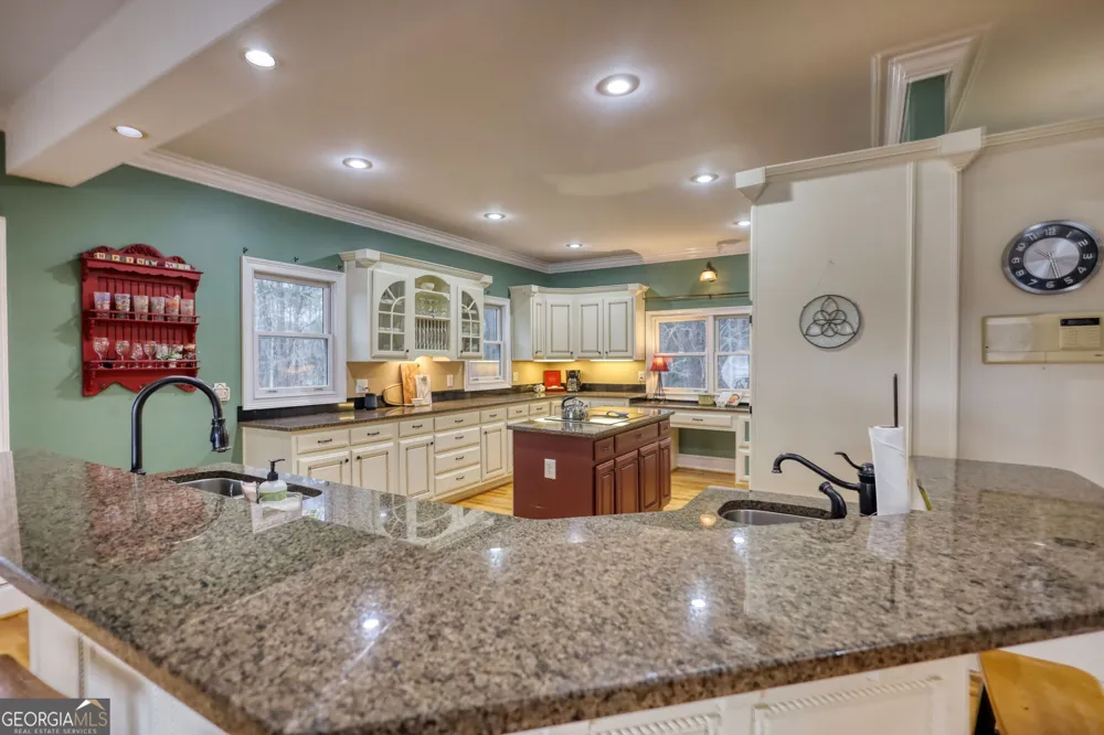 625 West Lake DR Oxford, GA 30054