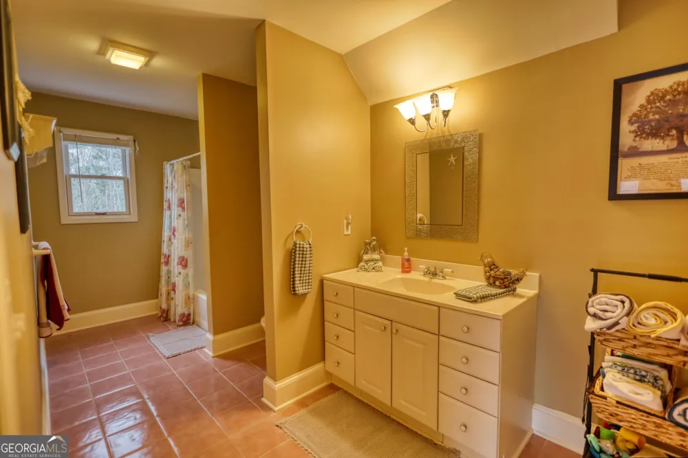 625 West Lake DR Oxford, GA 30054