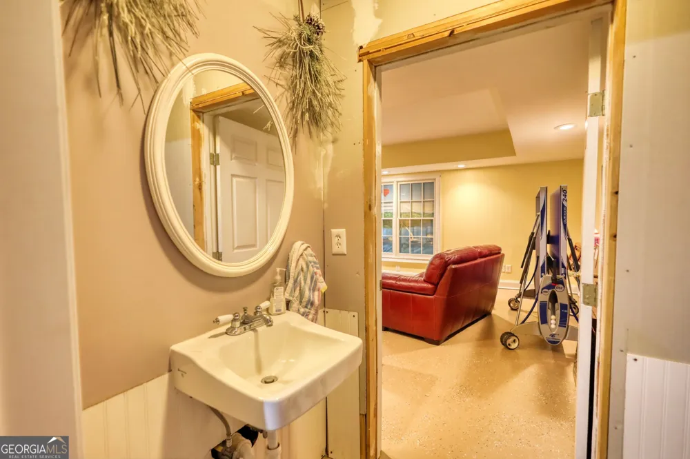 625 West Lake DR Oxford, GA 30054