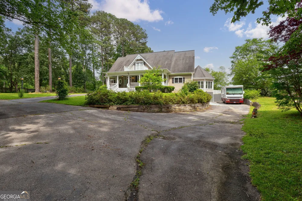 625 West Lake DR Oxford, GA 30054