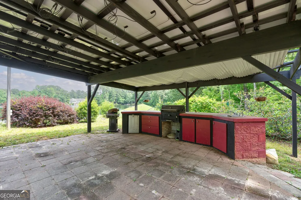 625 West Lake DR Oxford, GA 30054