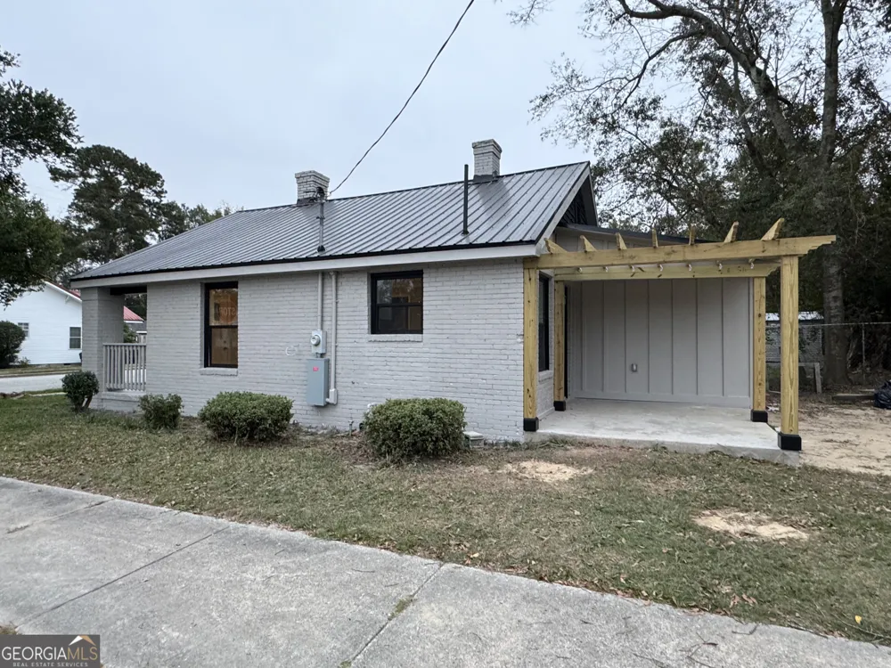 339 N Gray ST Millen, GA 30442